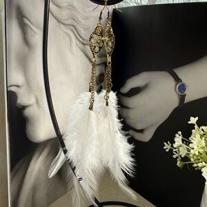 Chic vintage floral earring with feather tassels